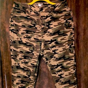 Ladies Camouflage pants